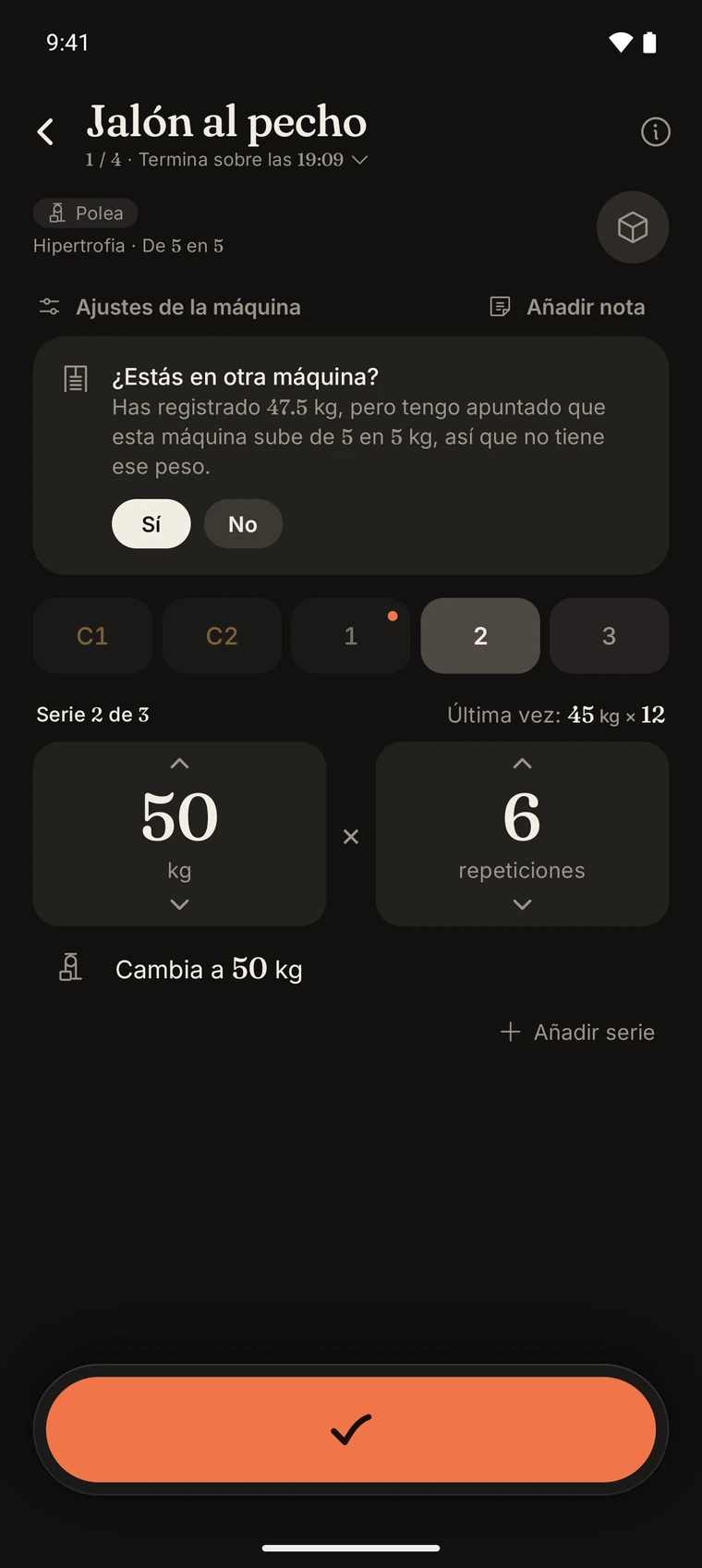 Iro preguntando cómo sube el peso de una máquina.